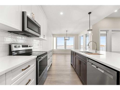 16 Williams Avenue, Olds, AB - Indoor Photo Showing Kitchen With Upgraded Kitchen