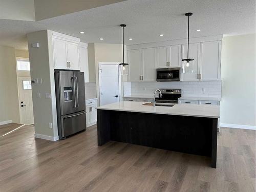 16 Williams Avenue, Olds, AB - Indoor Photo Showing Kitchen With Upgraded Kitchen