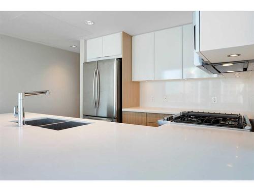 1203-510 6 Avenue Se, Calgary, AB - Indoor Photo Showing Kitchen With Stainless Steel Kitchen With Double Sink With Upgraded Kitchen