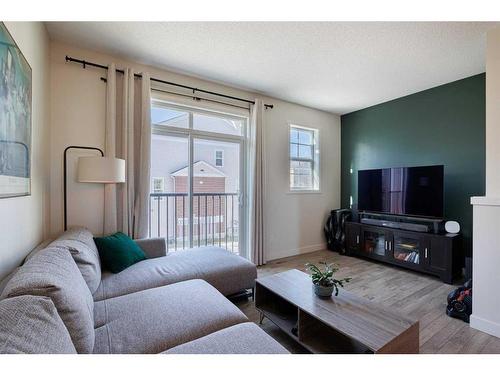 222 Nolanfield Villas Nw, Calgary, AB - Indoor Photo Showing Living Room