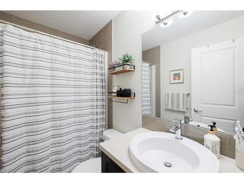 222 Nolanfield Villas Nw, Calgary, AB - Indoor Photo Showing Bathroom