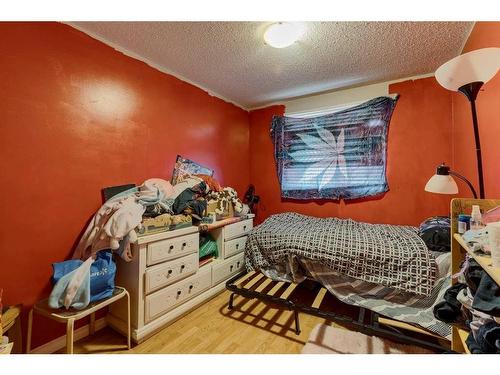 7844 21A Street Se, Calgary, AB - Indoor Photo Showing Bedroom