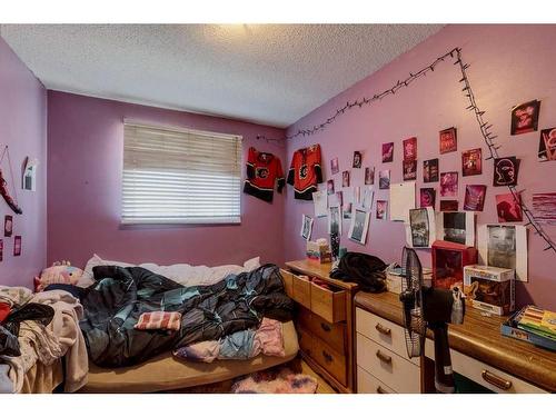 7844 21A Street Se, Calgary, AB - Indoor Photo Showing Bedroom