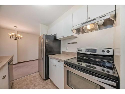 611-9800 Horton Road Sw, Calgary, AB - Indoor Photo Showing Kitchen