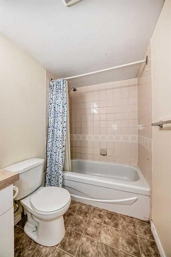 611-9800 Horton Road Sw, Calgary, AB - Indoor Photo Showing Bathroom