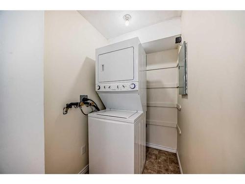 611-9800 Horton Road Sw, Calgary, AB - Indoor Photo Showing Laundry Room