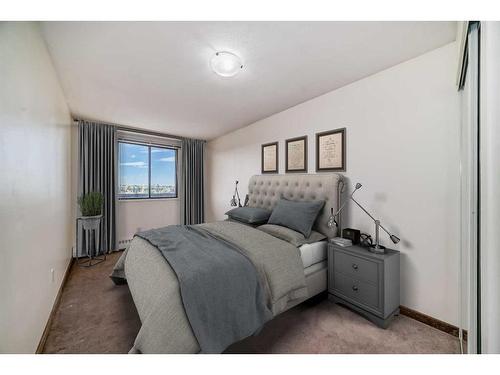 611-9800 Horton Road Sw, Calgary, AB - Indoor Photo Showing Bedroom