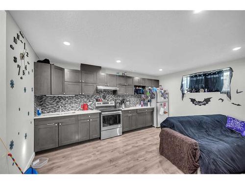 137 Cityside Road Ne, Calgary, AB - Indoor Photo Showing Kitchen