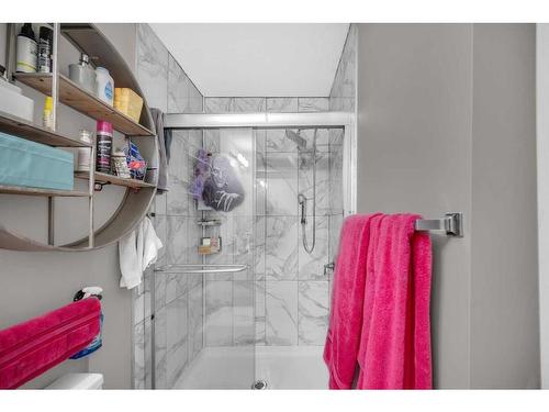 137 Cityside Road Ne, Calgary, AB - Indoor Photo Showing Bathroom