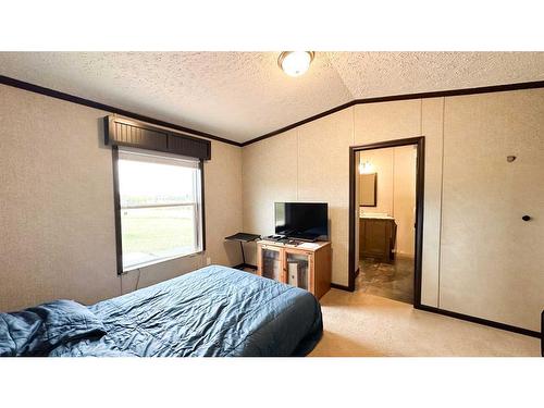 31479 Range Road 52, Rural Mountain View County, AB - Indoor Photo Showing Bedroom