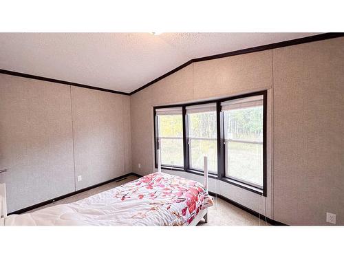 31479 Range Road 52, Rural Mountain View County, AB - Indoor Photo Showing Bedroom