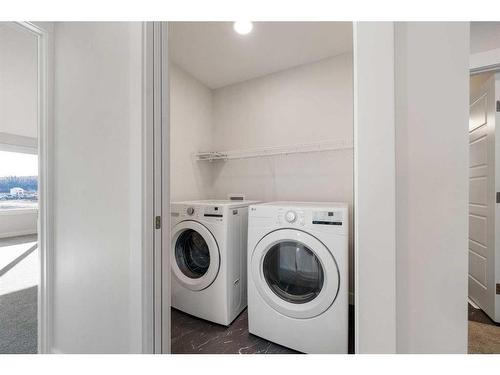 11 Creekstone Gardens Sw, Calgary, AB - Indoor Photo Showing Laundry Room