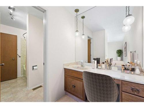 419-3131 63 Avenue Sw, Calgary, AB - Indoor Photo Showing Bathroom