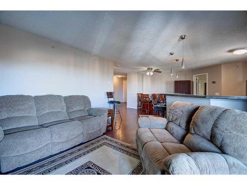 7413-304 Mackenzie Way Sw, Airdrie, AB - Indoor Photo Showing Living Room