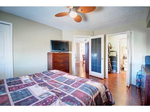 7413-304 Mackenzie Way Sw, Airdrie, AB - Indoor Photo Showing Bedroom