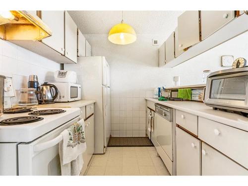 2611-221 6 Avenue Se, Calgary, AB - Indoor Photo Showing Kitchen