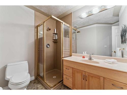 143 Christie Knoll Heights Sw, Calgary, AB - Indoor Photo Showing Bathroom