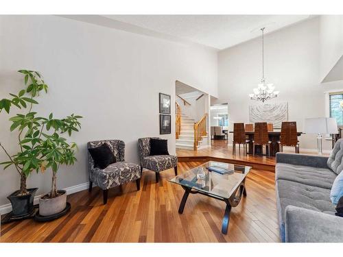 143 Christie Knoll Heights Sw, Calgary, AB - Indoor Photo Showing Living Room