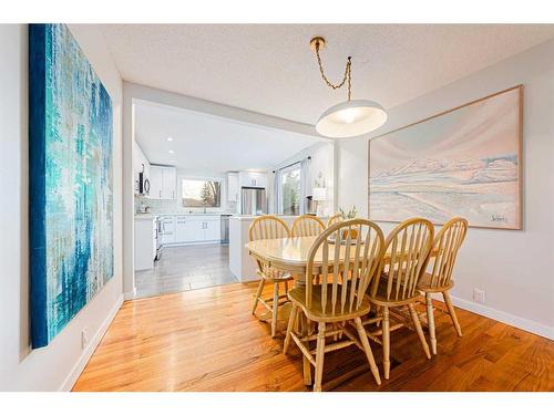 7803 Silver Springs Road Nw, Calgary, AB - Indoor Photo Showing Dining Room