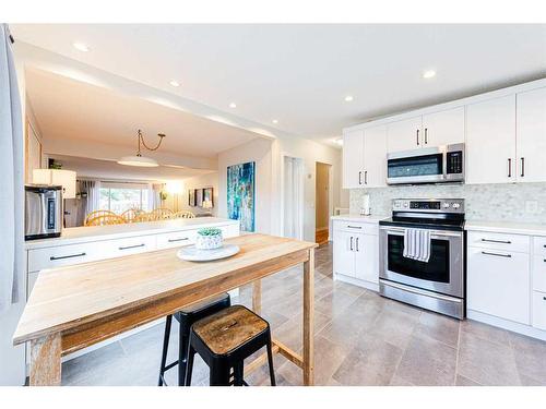 7803 Silver Springs Road Nw, Calgary, AB - Indoor Photo Showing Kitchen