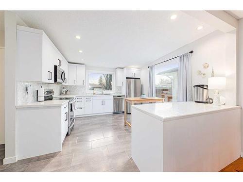 7803 Silver Springs Road Nw, Calgary, AB - Indoor Photo Showing Kitchen With Upgraded Kitchen