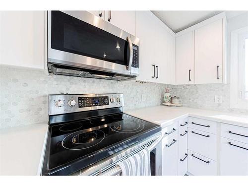 7803 Silver Springs Road Nw, Calgary, AB - Indoor Photo Showing Kitchen