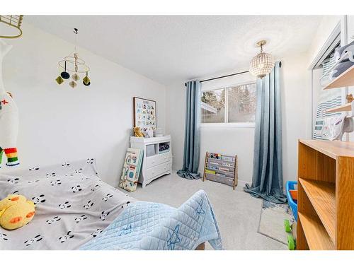 7803 Silver Springs Road Nw, Calgary, AB - Indoor Photo Showing Bedroom