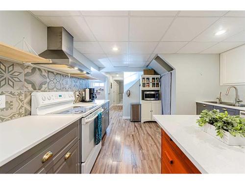 7803 Silver Springs Road Nw, Calgary, AB - Indoor Photo Showing Kitchen