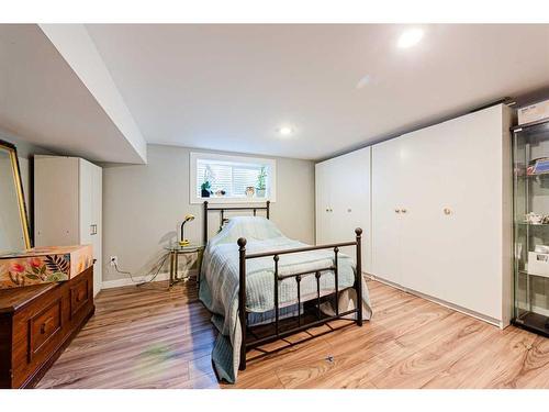 7803 Silver Springs Road Nw, Calgary, AB - Indoor Photo Showing Bedroom