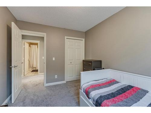 106 Autumn Gardens Se, Calgary, AB - Indoor Photo Showing Bedroom