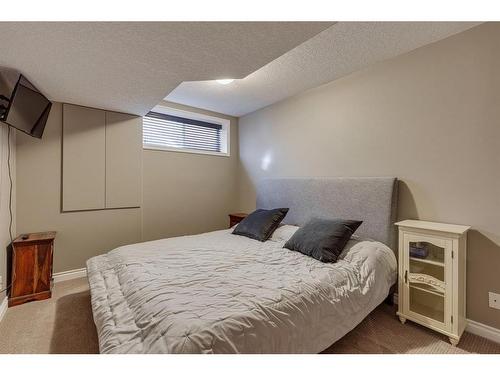 106 Autumn Gardens Se, Calgary, AB - Indoor Photo Showing Bedroom