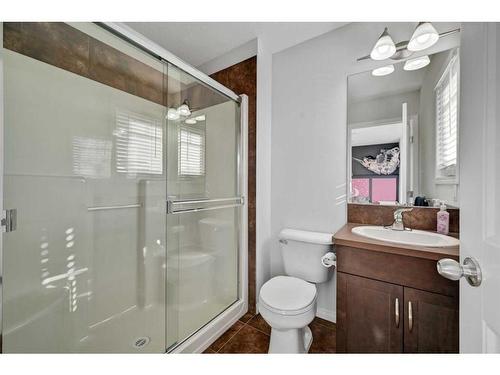 131 Prestwick Villas Se, Calgary, AB - Indoor Photo Showing Bathroom