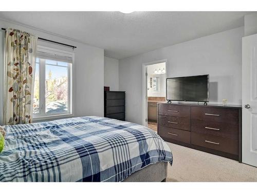 131 Prestwick Villas Se, Calgary, AB - Indoor Photo Showing Bedroom