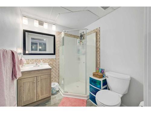 131 Prestwick Villas Se, Calgary, AB - Indoor Photo Showing Bathroom