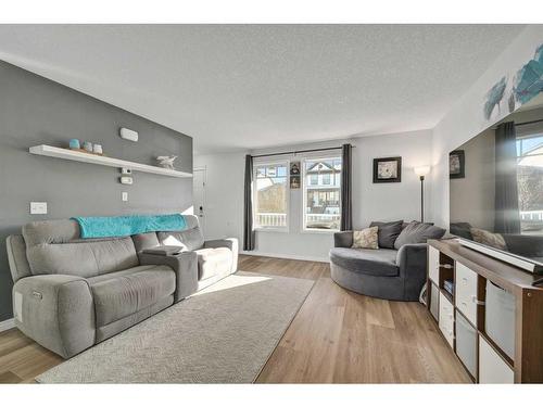 131 Prestwick Villas Se, Calgary, AB - Indoor Photo Showing Living Room