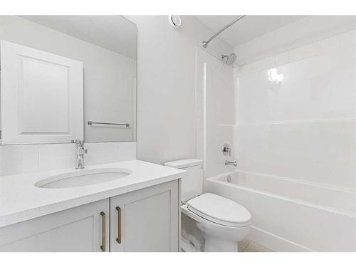 20158 45 Street Se, Calgary, AB - Indoor Photo Showing Bathroom