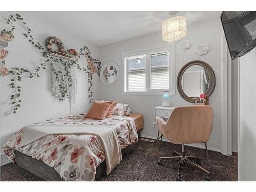 303 Coral Sands Terrace Ne, Calgary, AB - Indoor Photo Showing Bedroom