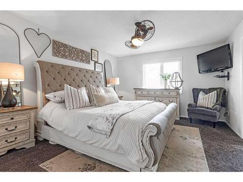 303 Coral Sands Terrace Ne, Calgary, AB - Indoor Photo Showing Bedroom