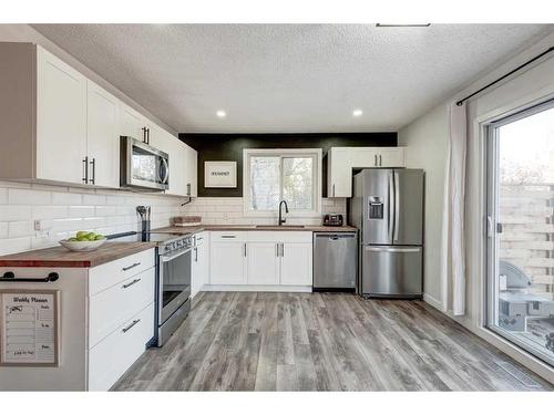 11 Alcock Close, Okotoks, AB - Indoor Photo Showing Kitchen With Upgraded Kitchen