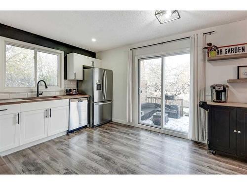 11 Alcock Close, Okotoks, AB - Indoor Photo Showing Kitchen