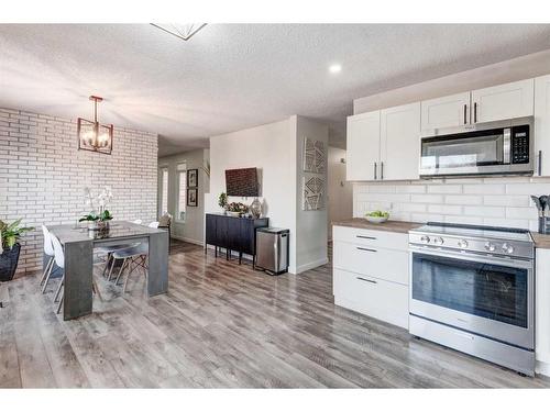 11 Alcock Close, Okotoks, AB - Indoor Photo Showing Kitchen With Upgraded Kitchen