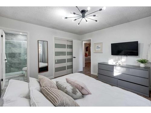 11 Alcock Close, Okotoks, AB - Indoor Photo Showing Bedroom