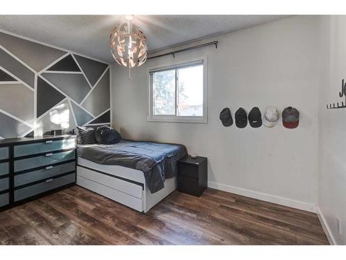 11 Alcock Close, Okotoks, AB - Indoor Photo Showing Bedroom