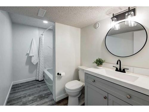 11 Alcock Close, Okotoks, AB - Indoor Photo Showing Bathroom