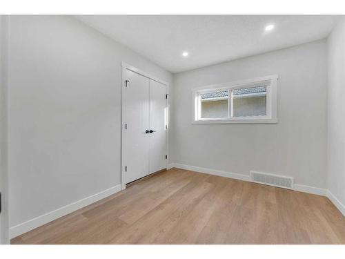 2037 27 Street Se, Calgary, AB - Indoor Photo Showing Other Room