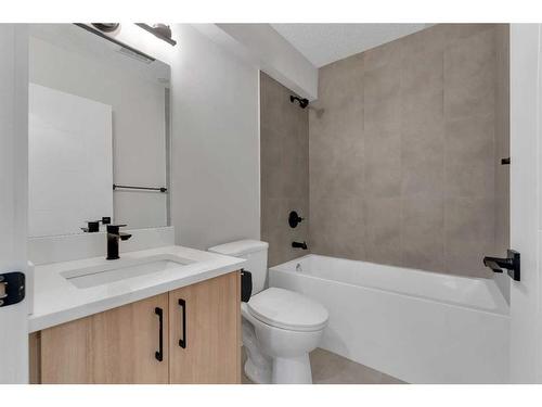 2037 27 Street Se, Calgary, AB - Indoor Photo Showing Bathroom