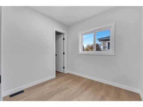 2037 27 Street Se, Calgary, AB - Indoor Photo Showing Other Room