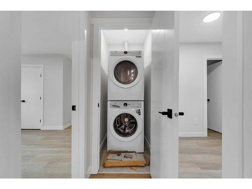 2037 27 Street Se, Calgary, AB - Indoor Photo Showing Laundry Room