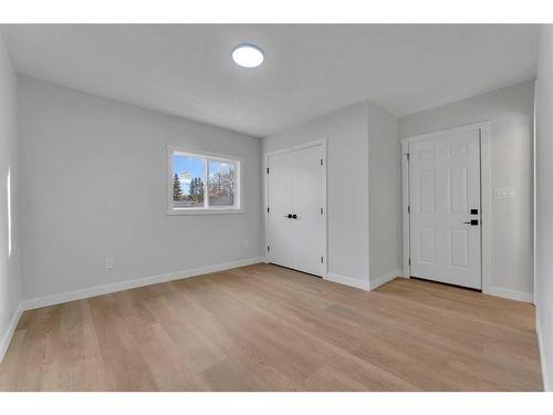 2037 27 Street Se, Calgary, AB - Indoor Photo Showing Other Room