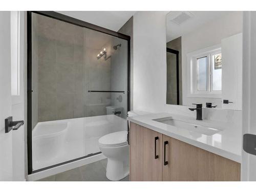 2037 27 Street Se, Calgary, AB - Indoor Photo Showing Bathroom